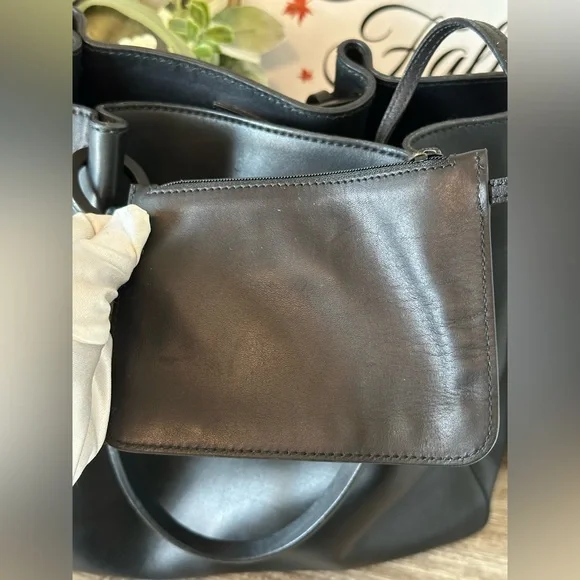 Gucci 101920 Black Leather Shopper Tote w/ Attached Zip Pouch - Picture 12 of 16